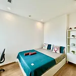 Luxury Two Bedroom, Fast Airport Access, Close To Marriott Hotel