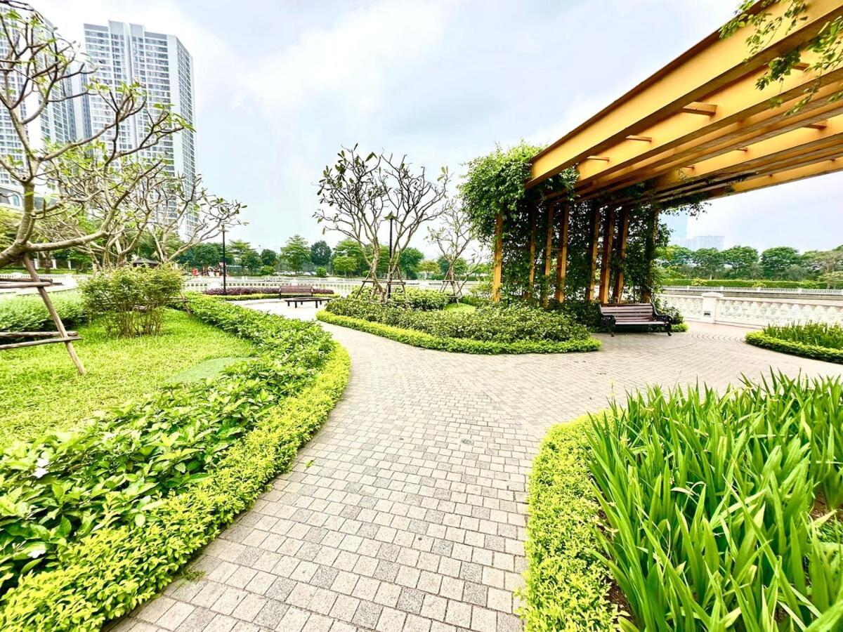 Luxury Two Bedroom, Fast Airport Access, Close To Marriott Hà Nội